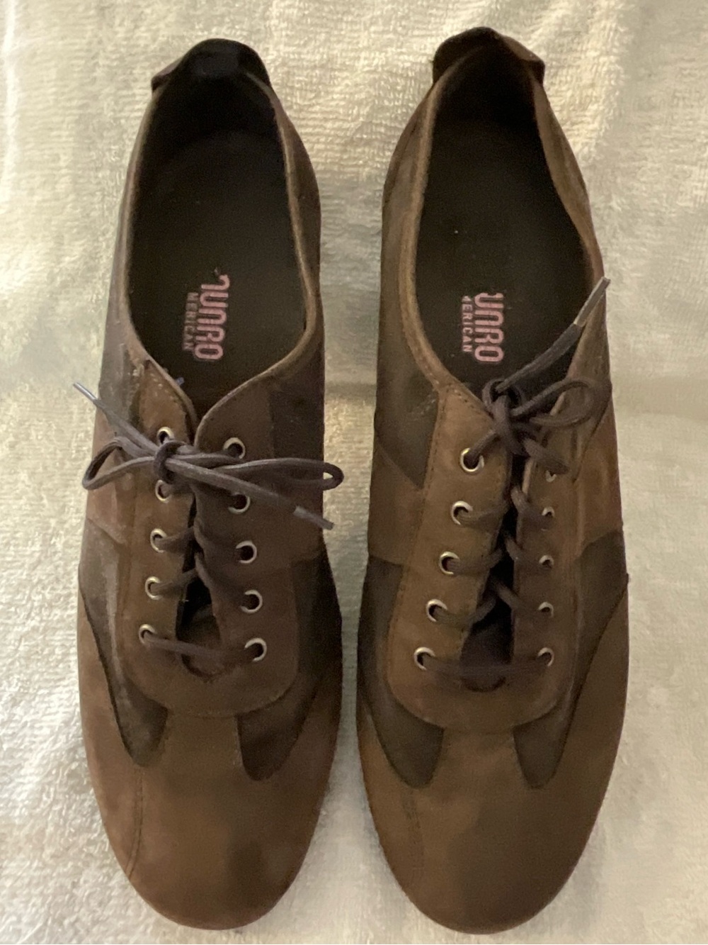 Munro wide width nubuck lace up sneaker